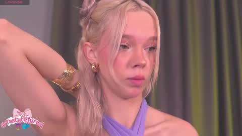 Snapshot of boobybliss chatting on 05.25.26 Alina online show from 05.25.26