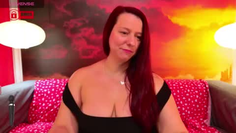 Snapshot of boobyianax chatting on 11.17.25 BoobyIANAx online show from 11.17.25