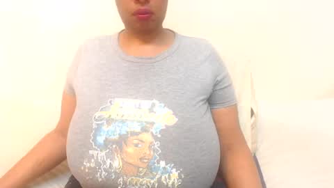 Snapshot of boobyqueen24 chatting on 07.12.26 boobyqueen online show from 07.12.26