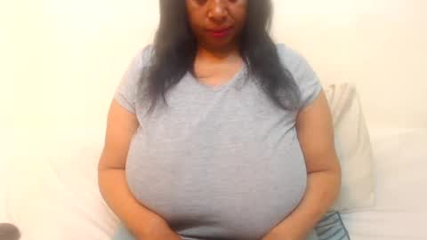 Snapshot of boobyqueen24 chatting on 07.21.26 boobyqueen online show from 07.21.26