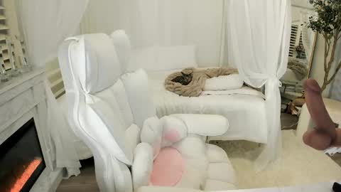 Miley online show from 02.26.25