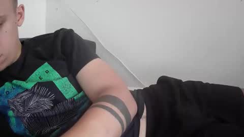 botisz01 online show from 10.13.25