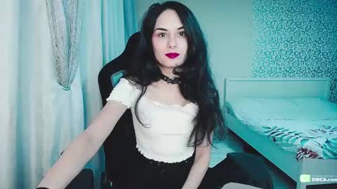 Snapshot of boxinghelen chatting on 12.18.24 Helen  online show from 12.18.24