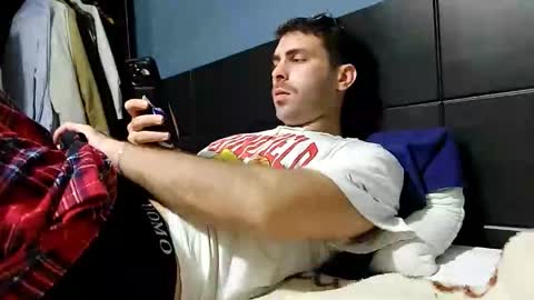 Snapshot of boy_aroundtheworld chatting on 11.04.25 Dan online show from 11.04.25