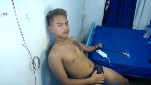 Snapshot of boyax16 chatting on 01.11.25 boyax16 online show from 01.11.25