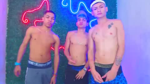 Snapshot of boybigcock_25cm chatting on 12.14.24 jhon deivis online show from 12.14.24