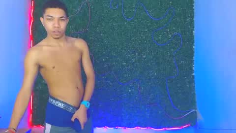 Snapshot of boybigcock_25cm chatting on 01.02.25 jhon deivis online show from 01.02.25