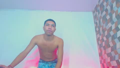 Snapshot of boybigcock_25cm chatting on 02.05.25 jhon deivis online show from 02.05.25