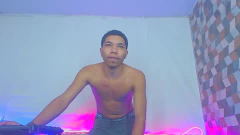 Snapshot of boybigcock_25cm chatting on 02.17.25 jhon deivis online show from 02.17.25