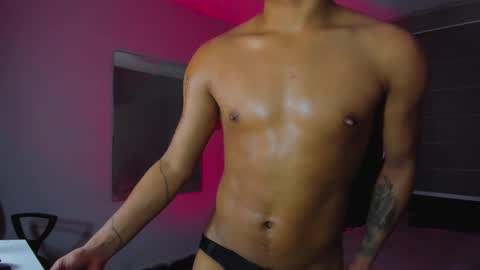 Snapshot of boylatin_777 chatting on 01.15.25 miguel online show from 01.15.25
