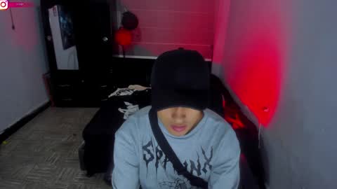 Snapshot of boylatin_777 chatting on 02.04.25 miguel online show from 02.04.25