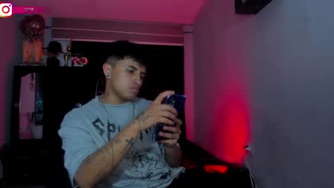 Snapshot of boylatin_777 chatting on 02.11.25 miguel online show from 02.11.25