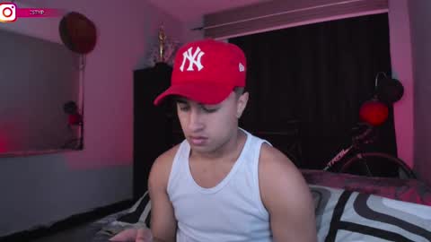 Snapshot of boylatin_777 chatting on 02.25.25 miguel online show from 02.25.25