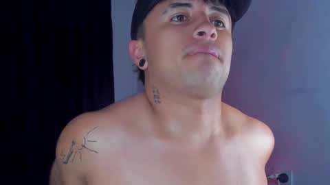Snapshot of boylatin_777 chatting on 09.16.25 miguel online show from 09.16.25