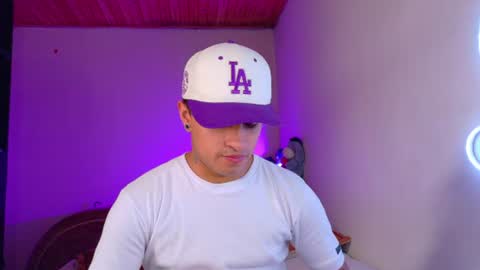 Snapshot of boylatin_777 chatting on 08.08.26 miguel online show from 08.08.26