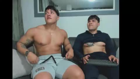 Snapshot of boys_blackandwhite chatting on 01.21.25 boys_blackandwhite online show from 01.21.25