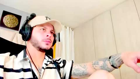 Snapshot of boyxxsexx69 chatting on 11.06.25 Mateo online show from 11.06.25