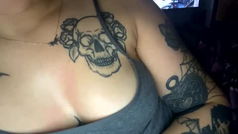 Snapshot of bpdqueen1989 chatting on 10.28.25 bpdqueen1989 online show from 10.28.25