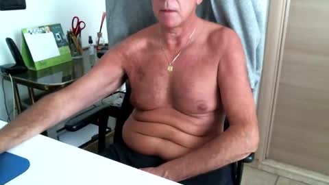 Snapshot of braccobald chatting on 10.28.25 Braccobald online show from 10.28.25