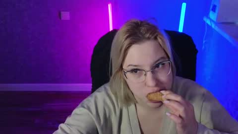 Belle  online show from 02.13.25