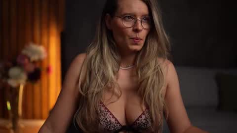 Alex online show from 10.28.25