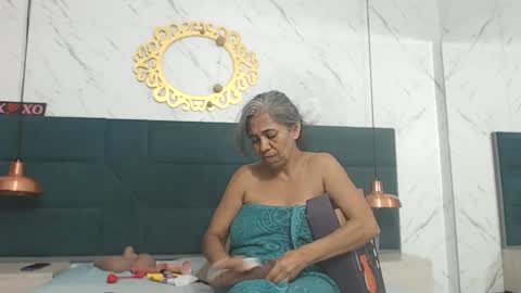 BRENDA VELASQUEZ online show from 12.20.25