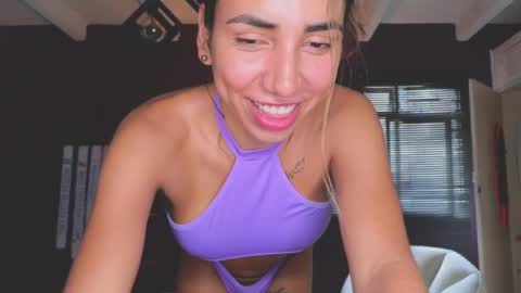 Snapshot of brendaaguerra chatting on 01.07.25 brendaaguerra online show from 01.07.25