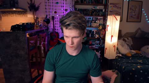 Snapshot of brestonsweet chatting on 12.18.24 brestonsweet online show from 12.18.24