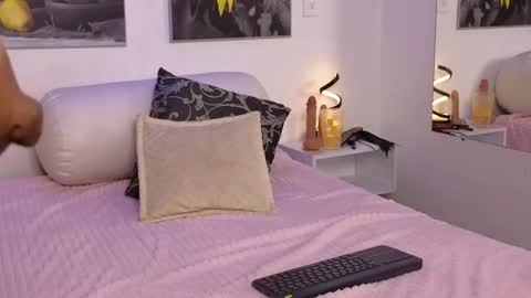 Briana Giil online show from 11.28.25