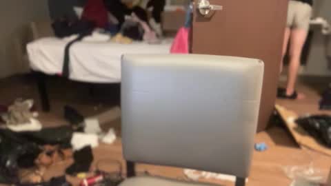 Snapshot of brickmeup chatting on 04.16.26 brickmeup online show from 04.16.26