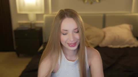 Diamonds Girls online show from 10.25.25