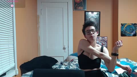 Snapshot of bright_pink_strawberry chatting on 01.16.25 Strawberry online show from 01.16.25