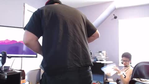 Snapshot of bright_pink_strawberry chatting on 01.19.25 Strawberry online show from 01.19.25