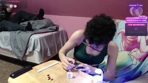 Snapshot of bright_pink_strawberry chatting on 01.20.25 Strawberry online show from 01.20.25