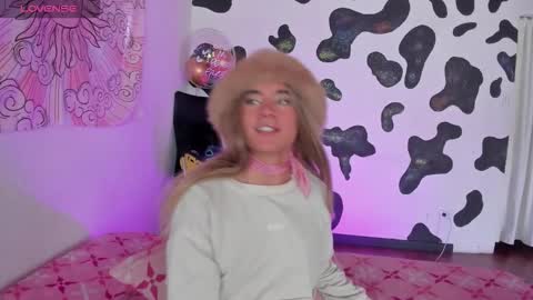 Snapshot of brihanna_cooper chatting on 09.28.25 bri online show from 09.28.25