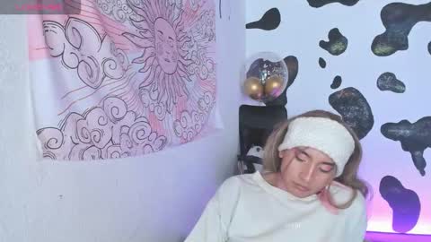 Snapshot of brihanna_cooper chatting on 12.18.25 bri online show from 12.18.25