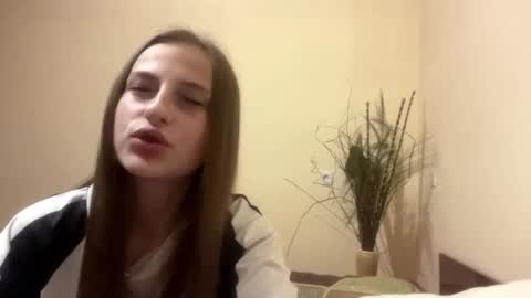 Snapshot of britanysuther chatting on 06.22.26 Ciri online show from 06.22.26