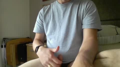 Snapshot of britguy6985 chatting on 06.12.26 britguy6985 online show from 06.12.26