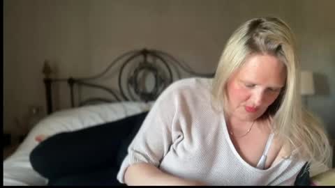 Snapshot of british_bella chatting on 04.23.26 British Bella online show from 04.23.26