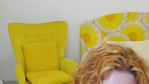 Snapshot of britishmilfpenelope chatting on 05.17.26 Penelope online show from 05.17.26