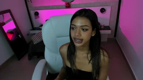 Snapshot of britney_collins_ chatting on 06.21.26 britney_collins_ online show from 06.21.26