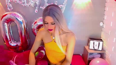 Snapshot of britney_ortega chatting on 10.21.25 britney_ortega online show from 10.21.25