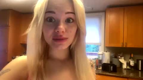 Snapshot of britneycherry08 chatting on 05.22.26 britneycherry08 online show from 05.22.26