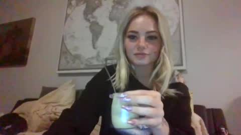 Snapshot of britneycherry08 chatting on 06.29.26 britneycherry08 online show from 06.29.26