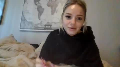 Snapshot of britneycherry08 chatting on 07.04.26 britneycherry08 online show from 07.04.26