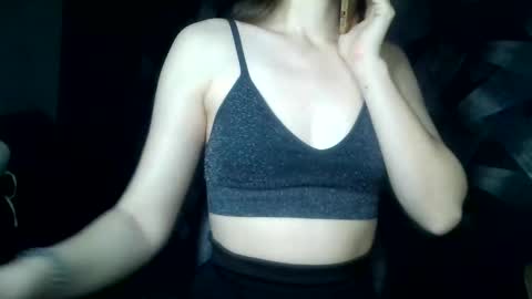 Snapshot of britneykittens chatting on 01.04.25 BritneyKittens online show from 01.04.25