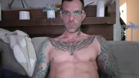 Snapshot of brodyrad chatting on 04.30.26 Brody Rad online show from 04.30.26