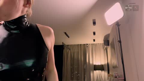 Snapshot of bronnica chatting on 01.18.25 Anna online show from 01.18.25