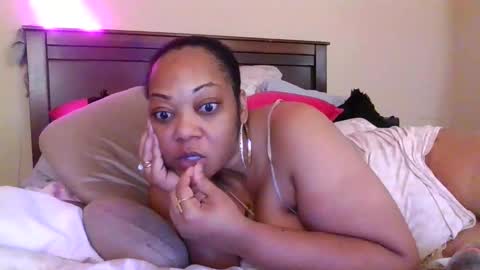 brownroundrenee online show from 11.03.25