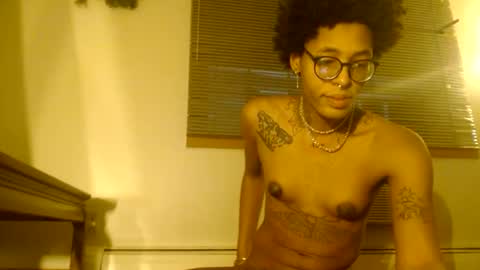 Snapshot of brownsugar222 chatting on 02.24.25 brownsugar222 online show from 02.24.25